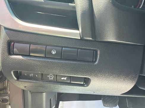 Used 2025 Nissan Rogue SV AWD/4WD image 16