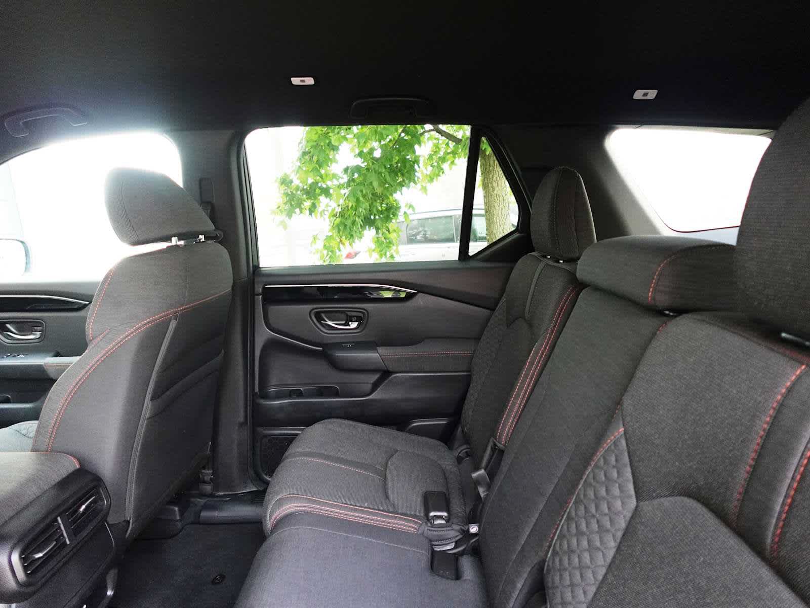 Used 2025 Honda Pilot Sport image 26