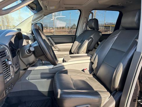 Used 2005 Nissan Titan LE w/ (U01) Nissan Navigation Pkg image 10