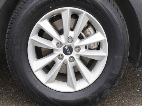 Used 2019 Kia Sorento LX image 5