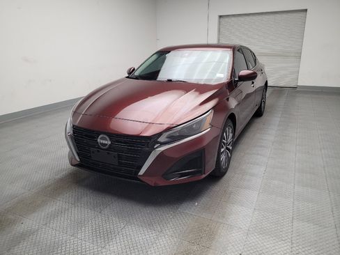 Used 2023 Nissan Altima 2.5 SV w/ SV Premium Package image 15