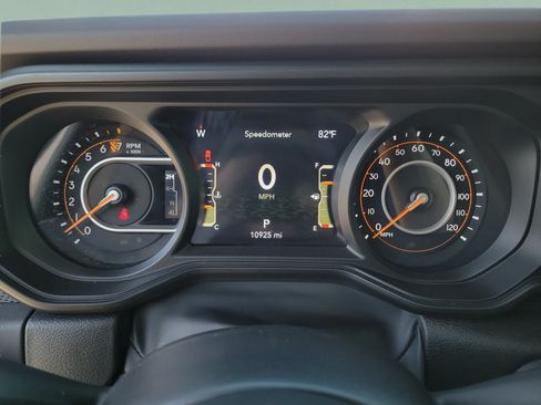 Used 2024 Jeep Gladiator Mojave AWD/4WD image 30