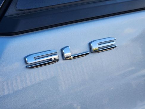 Used 2022 GMC Terrain SLE w/ Driver Convenience Package image 12