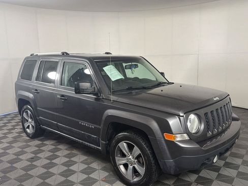 Used 2017 Jeep Patriot High Altitude FWD image 6
