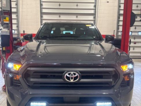 Certified 2025 Toyota Tacoma SR5 image 36