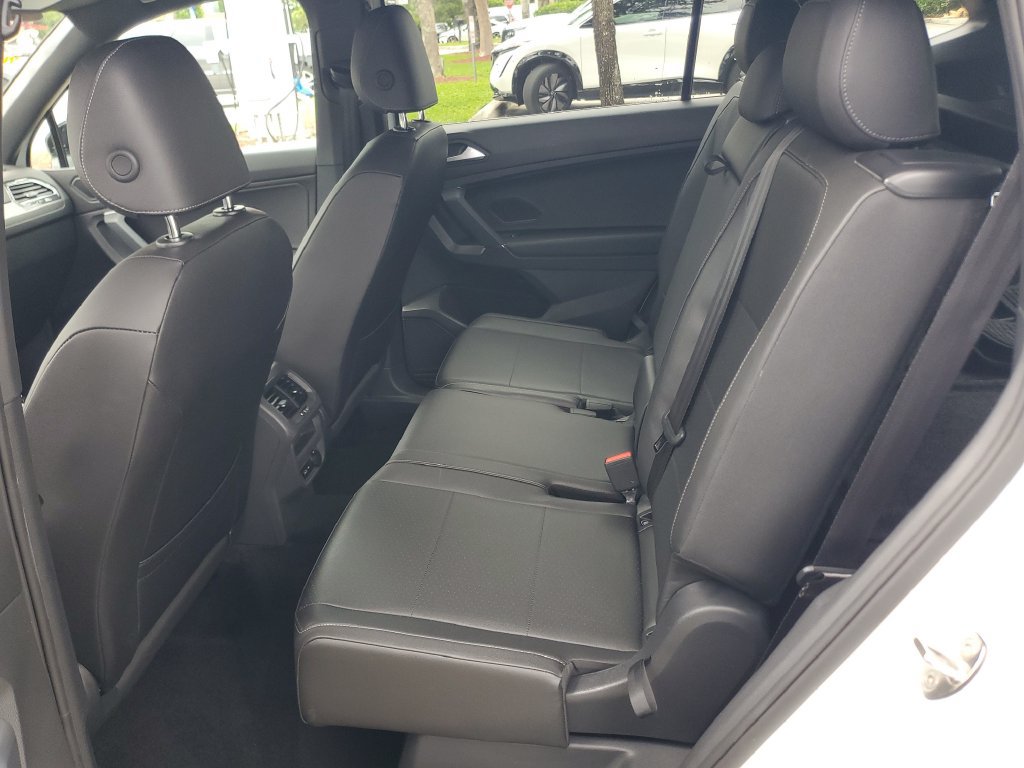 Used 2020 Volkswagen Tiguan SE R-Line FWD image 9
