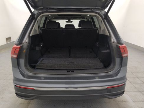 Used 2022 Volkswagen Tiguan SE w/ Panoramic Sunroof Package image 29