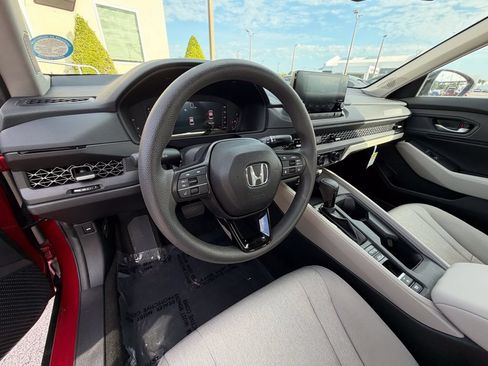 Used 2025 Honda Accord SE image 19