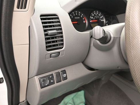 Used 2021 Nissan Frontier SV w/ Midnight Edition Floor Mats image 12