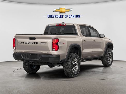Used 2024 Chevrolet Colorado ZR2 w/ Technology Package AWD/4WD image 2