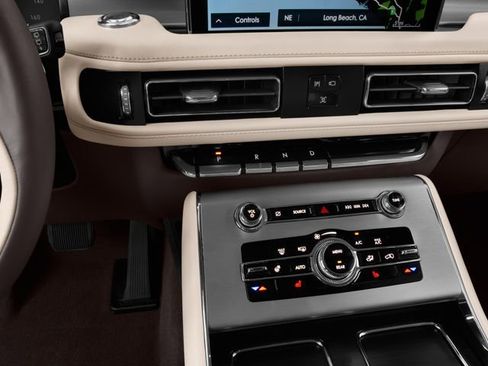 Used 2025 Lincoln Aviator Reserve w/ Luxury Package AWD/4WD image 9