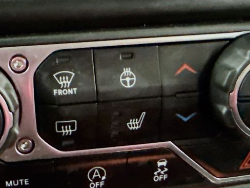 Used 2022 Jeep Wrangler Unlimited Sport image 3