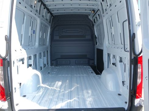 Used 2025 Mercedes-Benz Sprinter 2500 image 4