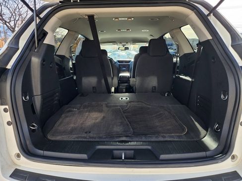 Used 2017 Chevrolet Traverse LT image 12