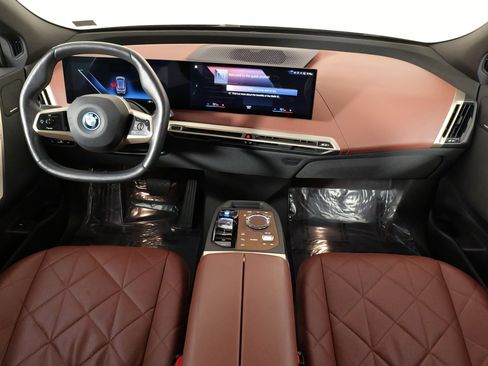 Used 2023 BMW iX xDrive50 w/ Premium Package image 41