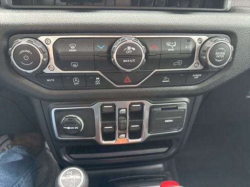 Used 2025 Jeep Wrangler Unlimited Sport AWD/4WD image 36