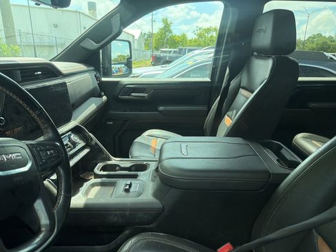 Used 2024 GMC Sierra 2500 AT4 w/ Technology Package AWD/4WD image 6