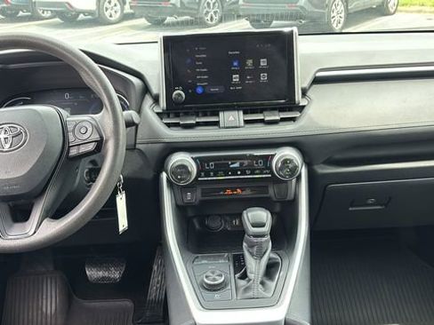 Used 2025 Toyota RAV4 LE AWD/4WD image 7
