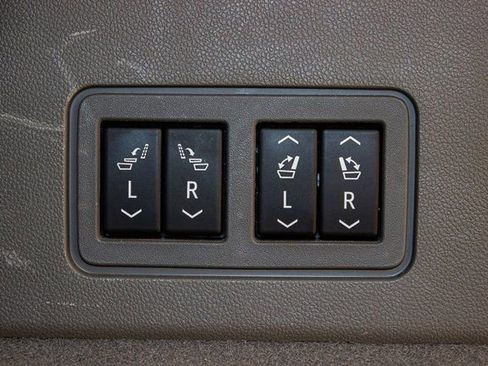 Used 2022 Cadillac XT6 Premium Luxury image 16