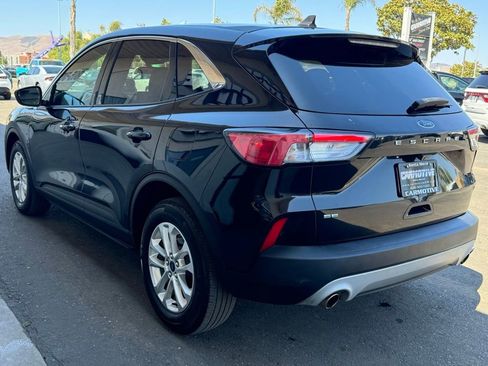 Used 2022 Ford Escape SE image 8