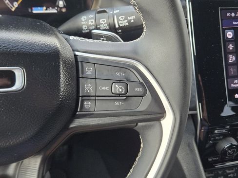 Used 2024 Jeep Grand Cherokee Altitude AWD/4WD image 32
