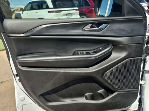 Used 2023 Jeep Grand Cherokee Laredo X image 13