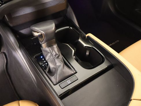 Used 2024 Lexus ES 350 w/ Accessory Package (Z2) image 7