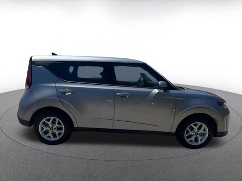 Used 2025 Kia Soul LX w/ LX Technology Package FWD image 16
