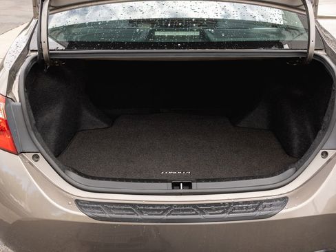 Used 2019 Toyota Corolla LE image 8