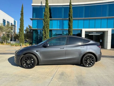 Used 2024 Tesla Model Y 2WD image 6