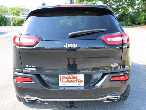 Used 2016 Jeep Cherokee Overland w/ Technology Group AWD/4WD image 8