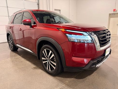 Used 2023 Nissan Pathfinder Platinum w/ Cargo Package FWD image 3