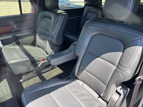 Used 2022 Lincoln Navigator Reserve AWD/4WD image 30