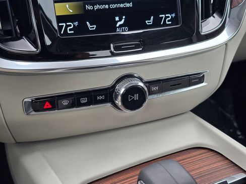 Used 2022 Volvo S60 B5 Inscription image 32