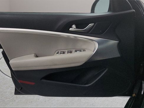 Used 2022 Genesis G70 2.0T image 19