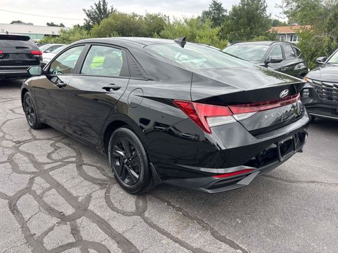 Certified 2023 Hyundai Elantra SEL w/ Preferred Accessory Package FWD image 3