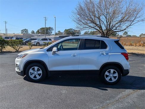 Used 2020 Chevrolet Trax LT w/ Driver Confidence Package image 6