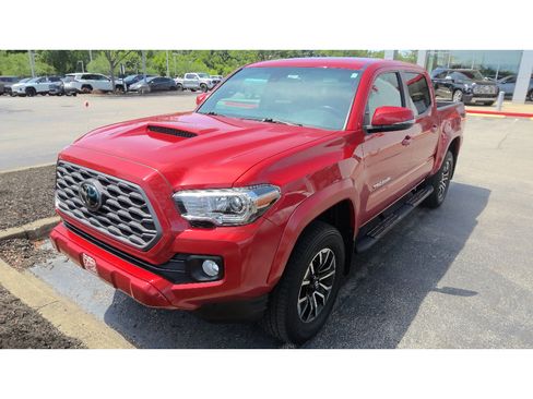 Certified 2022 Toyota Tacoma TRD Sport AWD/4WD image 2