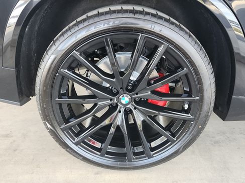 New 2026 BMW X5 xDrive40i w/ M Sport Package AWD/4WD image 9