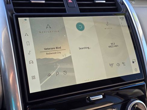 Used 2025 Land Rover Discovery Dynamic SE image 29