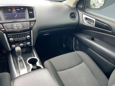 Used 2020 Nissan Pathfinder S image 29