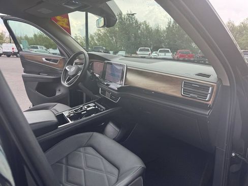 Used 2024 Volkswagen Atlas SE AWD/4WD image 36