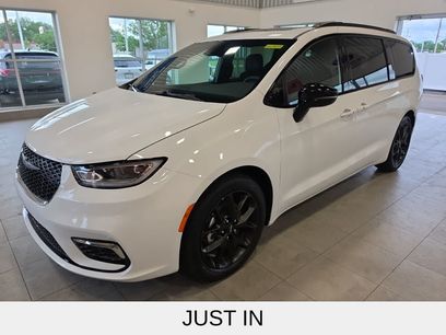 Used 2025 Chrysler Pacifica Limited