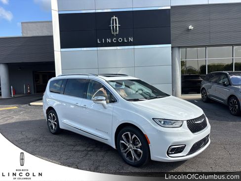Used 2024 Chrysler Pacifica Pinnacle AWD/4WD image 1