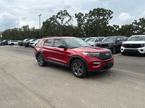 Used 2022 Ford Explorer XLT w/ Equipment Group 202A RWD image 4