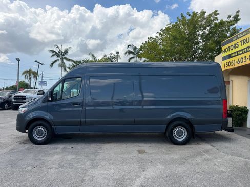 Used 2019 Mercedes-Benz Sprinter 170 image 2