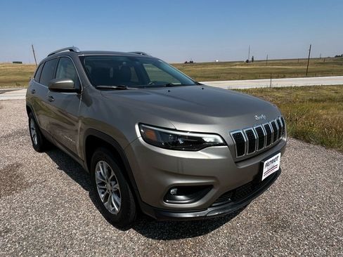Used 2019 Jeep Cherokee Latitude Plus AWD/4WD image 7