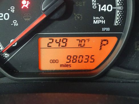 Used 2015 Toyota Yaris L image 32