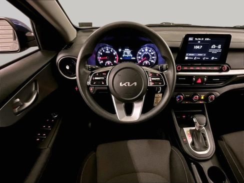 Used 2023 Kia Forte LXS w/ LXS Technology Package FWD image 5