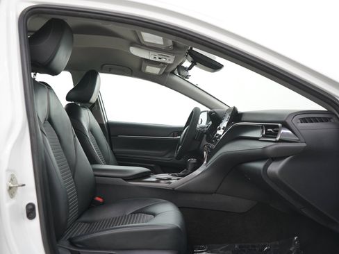 Used 2021 Toyota Camry SE w/ Carpet Mat Package (TMS) FWD image 11